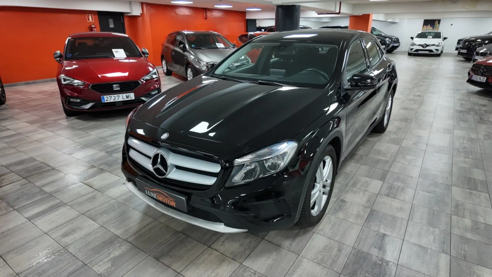 Mercedes-Benz GLA 180 Urban Negro - 1