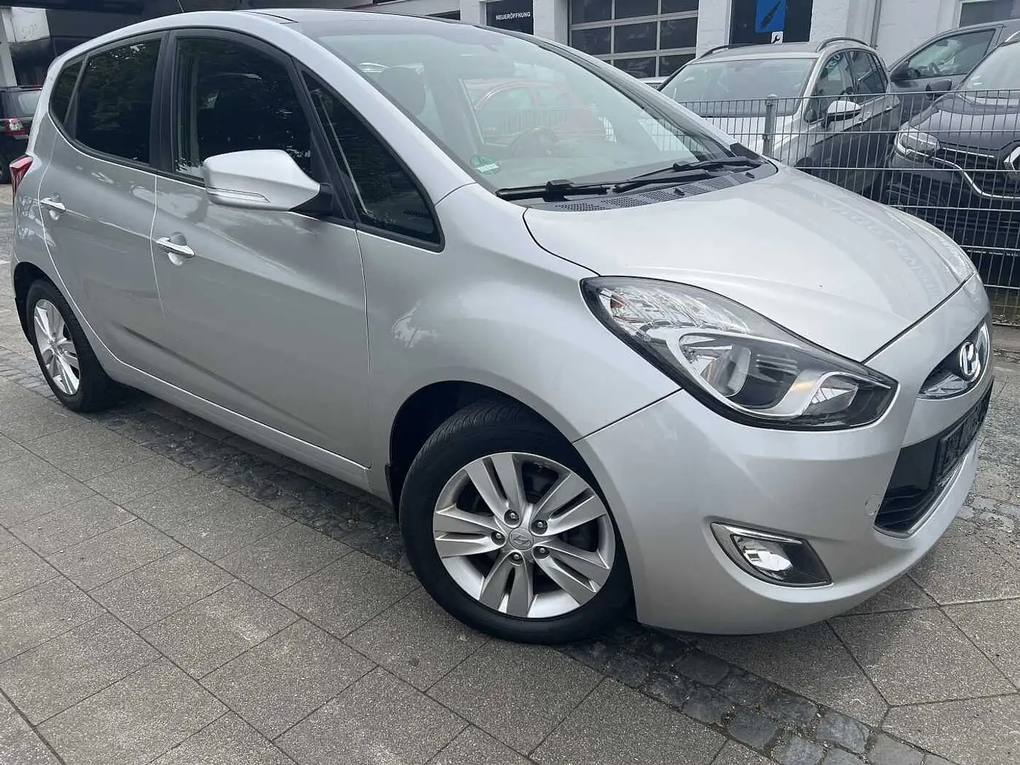 Hyundai iX20 Erster Hand 1.6 CRDi Crossline Silber - 2
