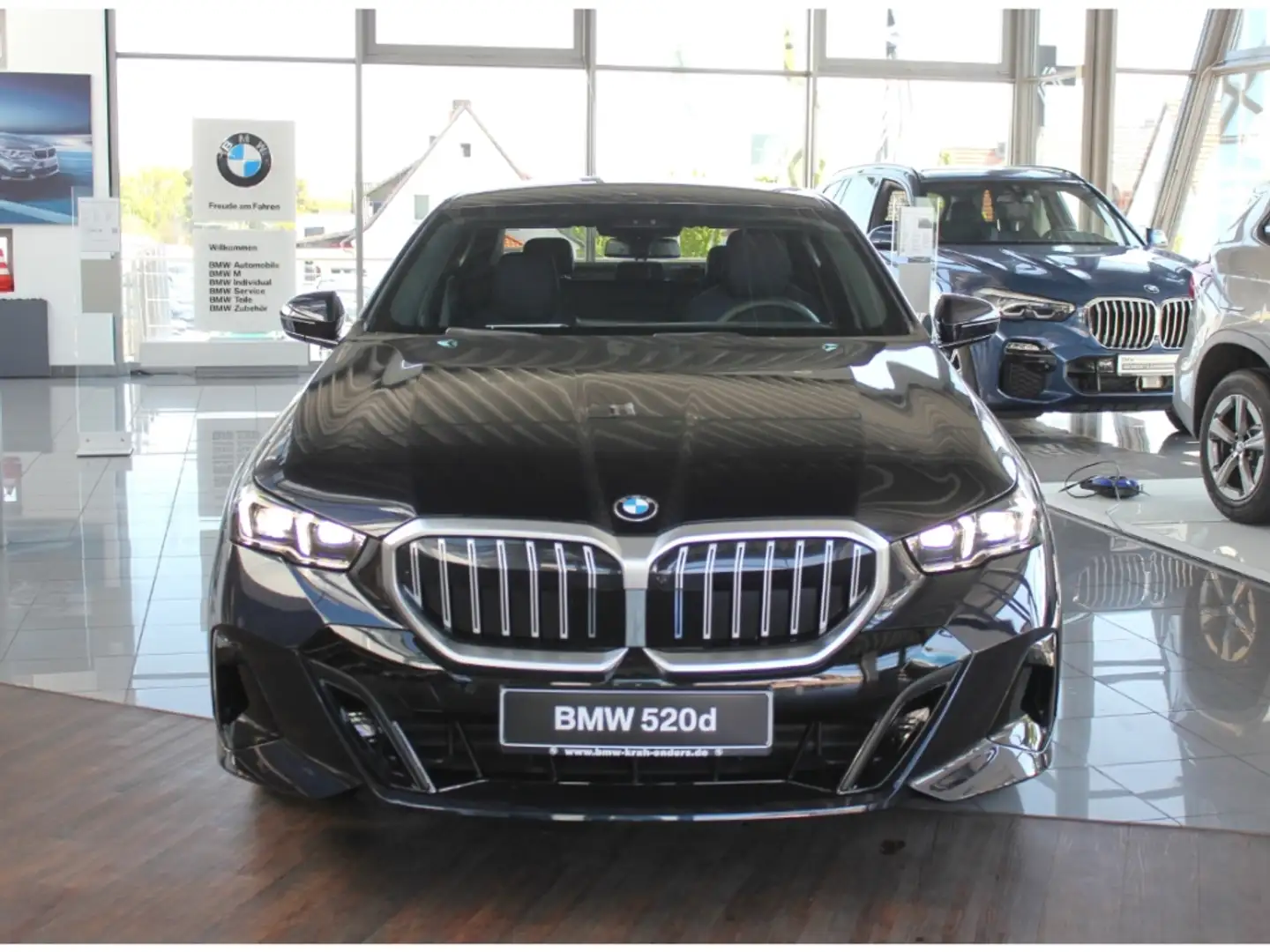 BMW 520 d Lim 19" M-Sportpaket Innovations + Travelpaket + Schwarz - 2