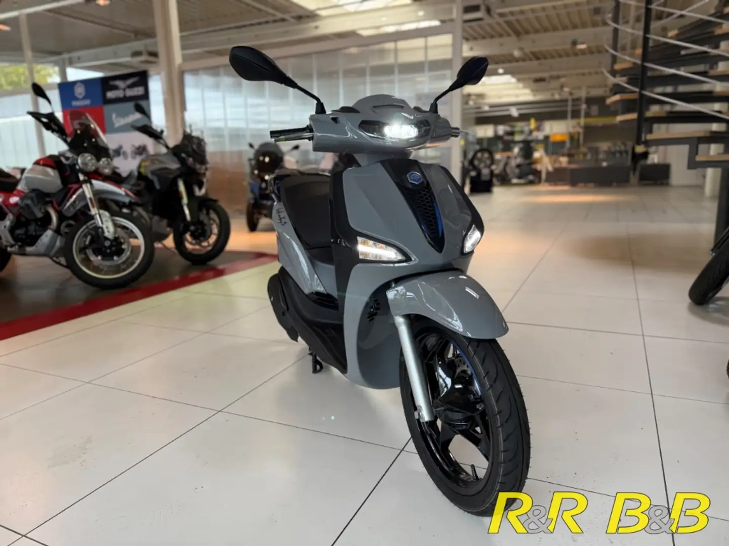 Piaggio Liberty 125 S E5+ AT ALU+ABS+LED+DRL+GARANTIE Gris - 1