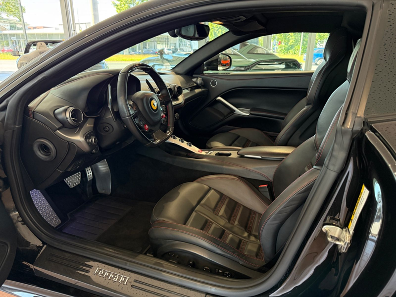 Ferrari F12 Berlinetta — photo 13