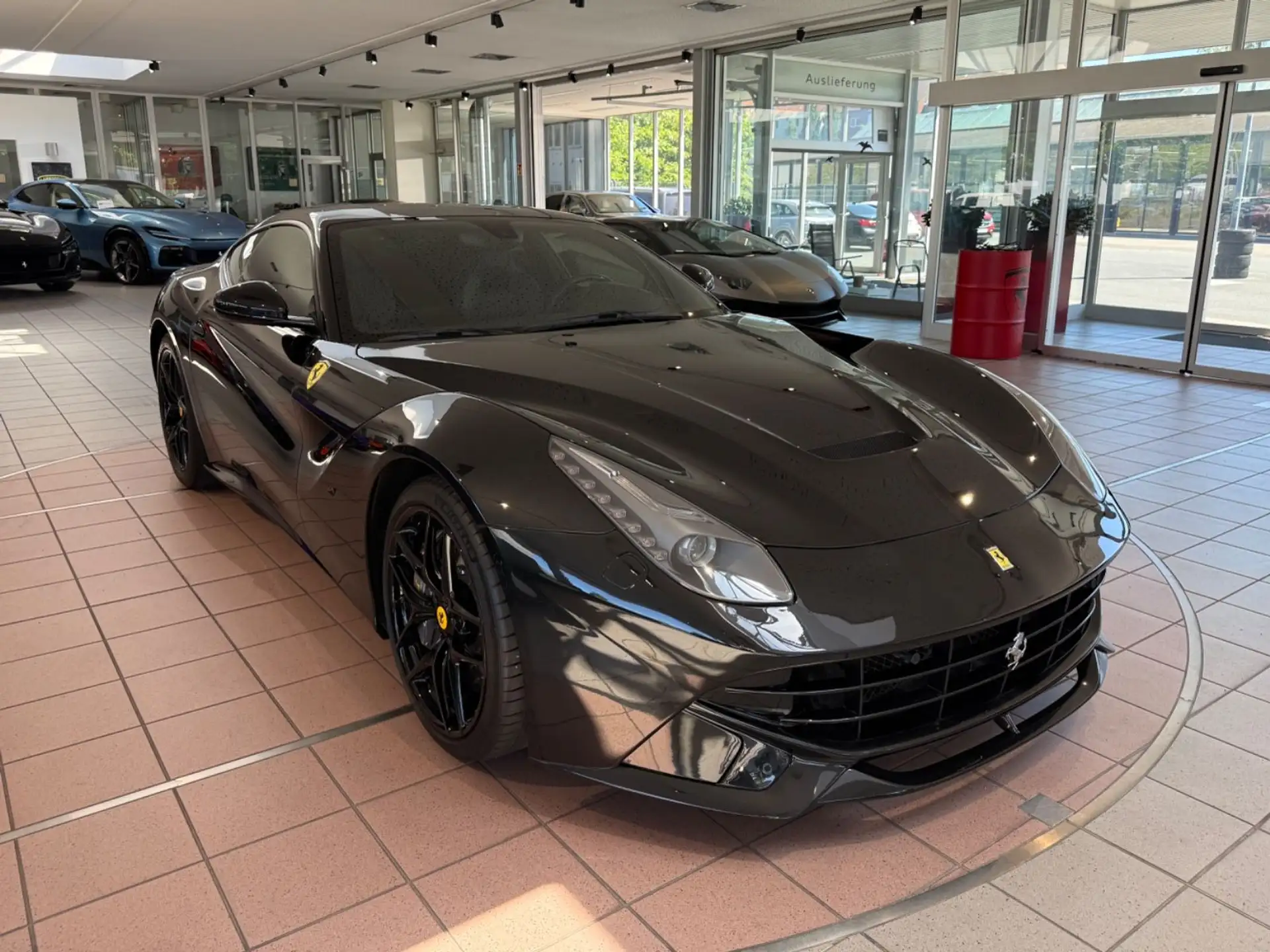 페라리 F12 베를리네타 2018 검정 사진 1
