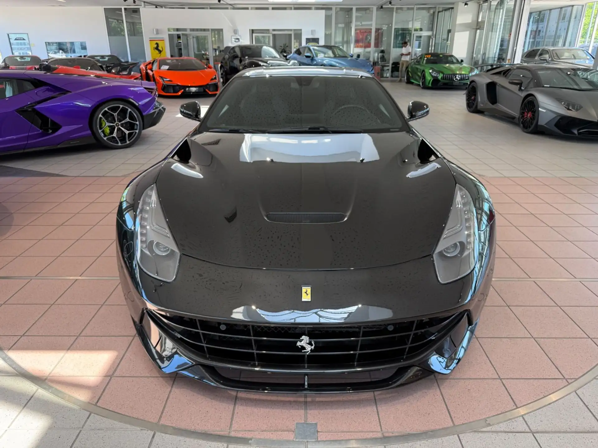 페라리 F12 베를리네타 2018 검정 사진 3