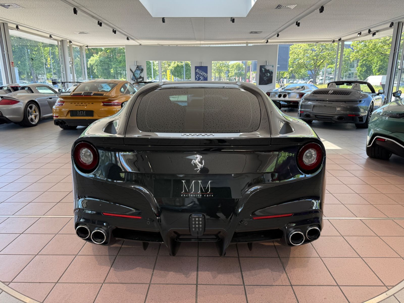 Ferrari F12 Berlinetta — photo 10