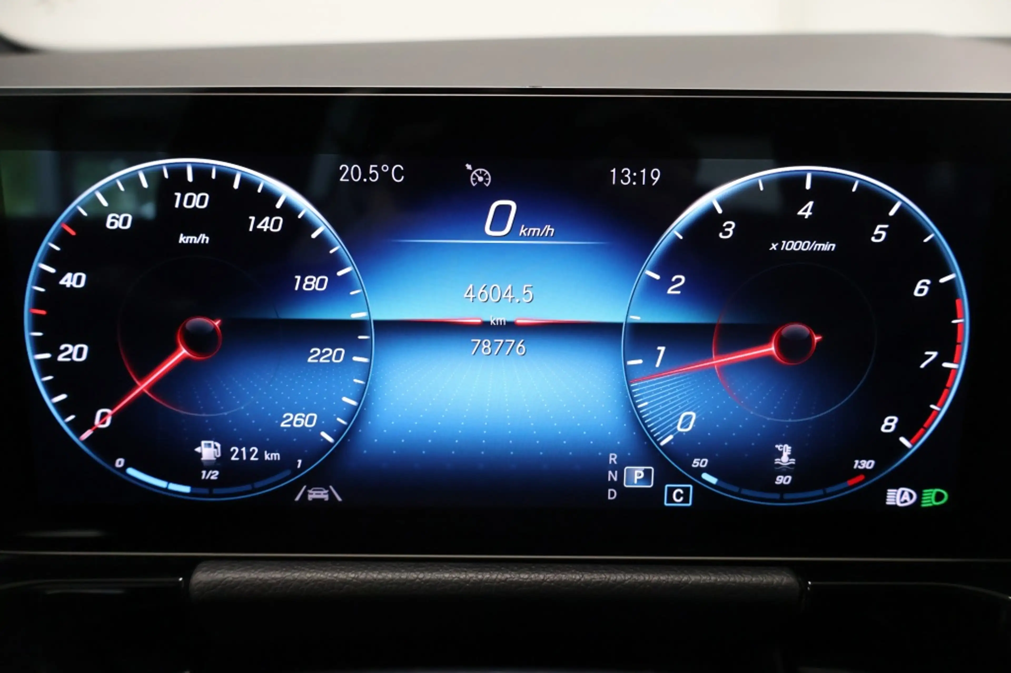 Mercedes-Benz GLA 180 Business Solution Luxury | PANO — photo 9