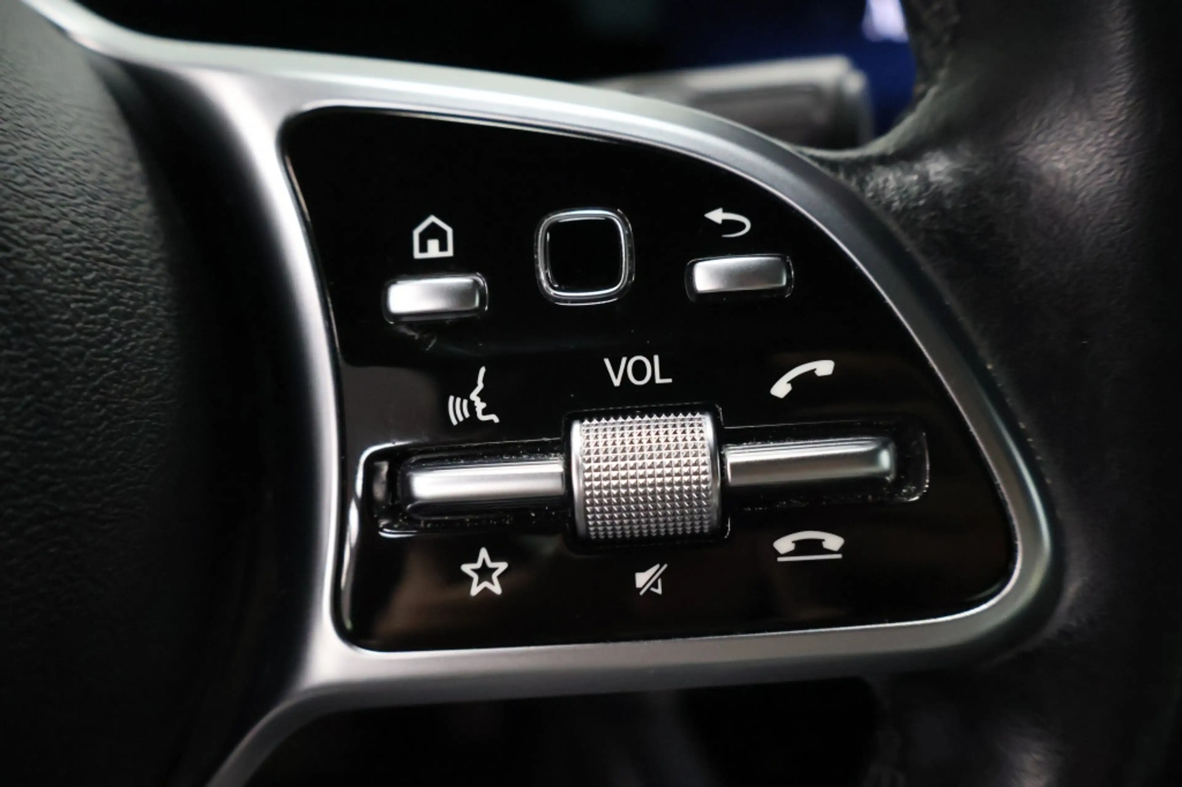 Mercedes-Benz GLA 180 Business Solution Luxury | PANO — photo 12