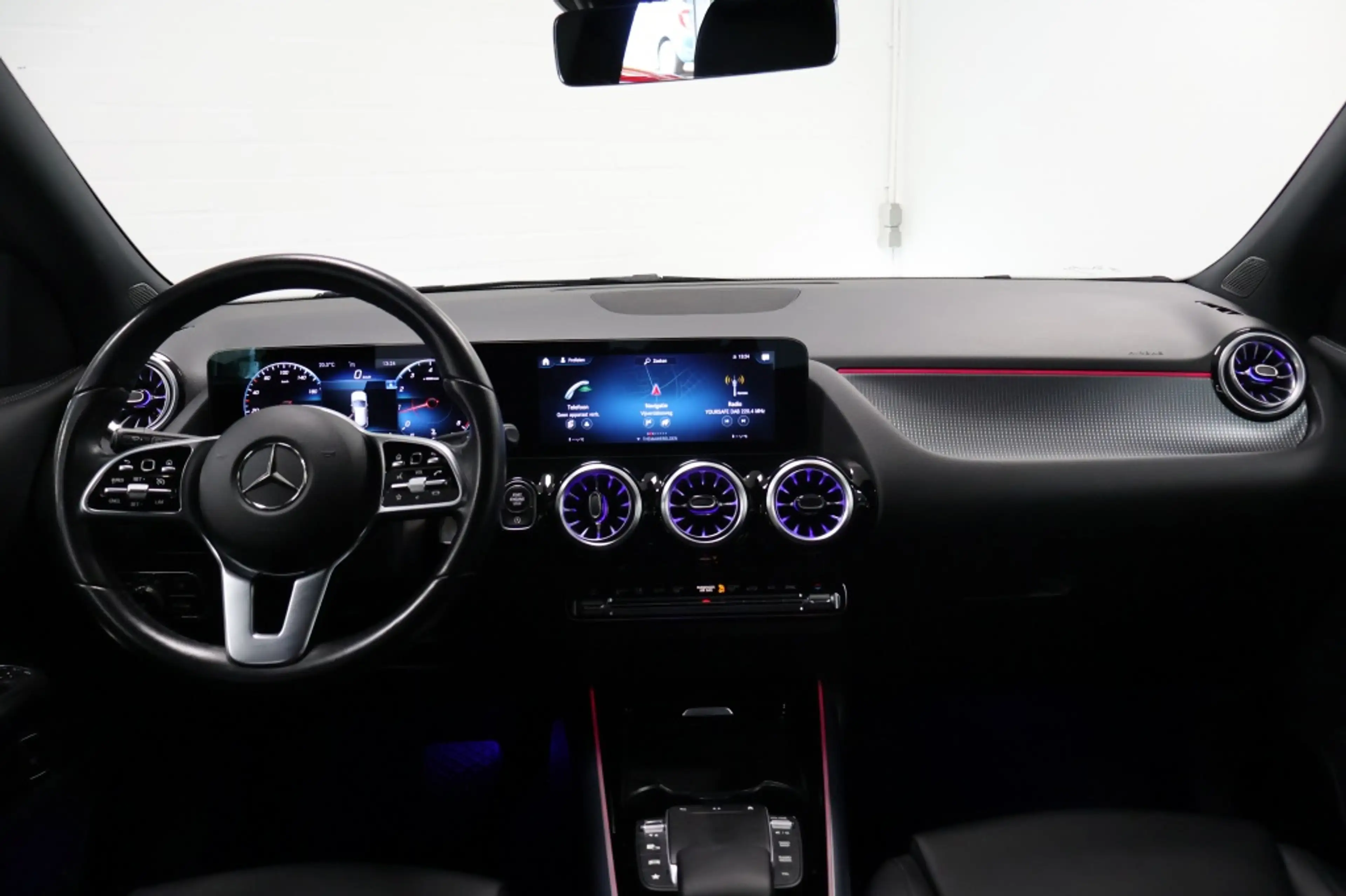 Mercedes-Benz GLA 180 Business Solution Luxury | PANO — photo 10
