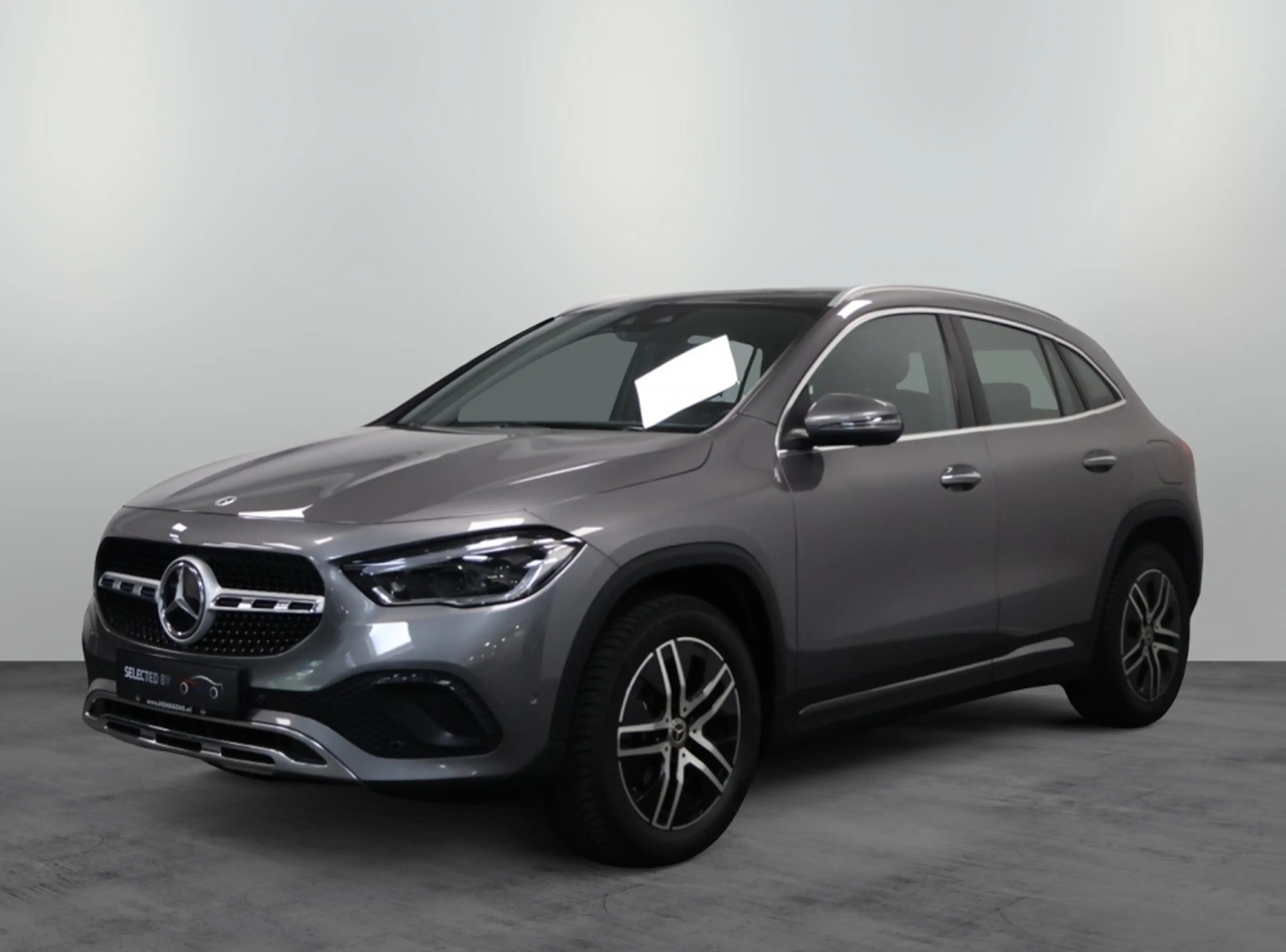 Mercedes-Benz GLA 180 Business Solution Luxury | PANO