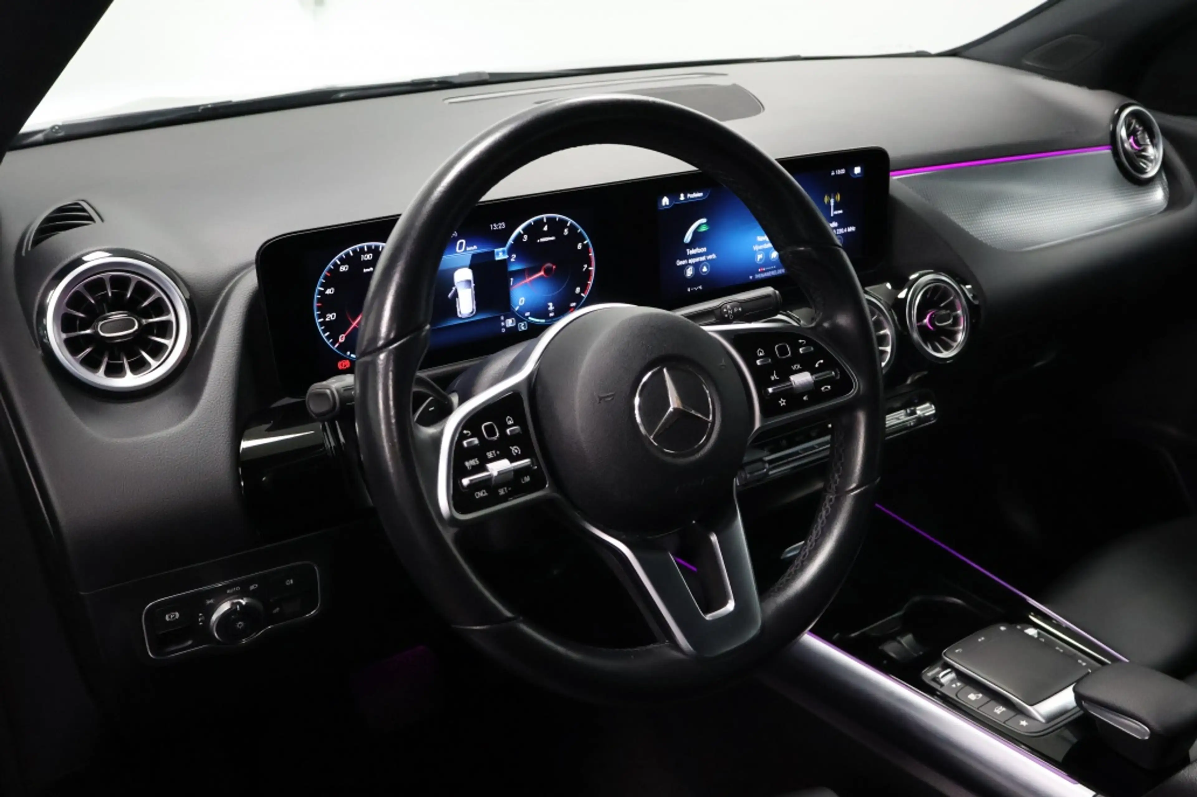Mercedes-Benz GLA 180 Business Solution Luxury | PANO — photo 8