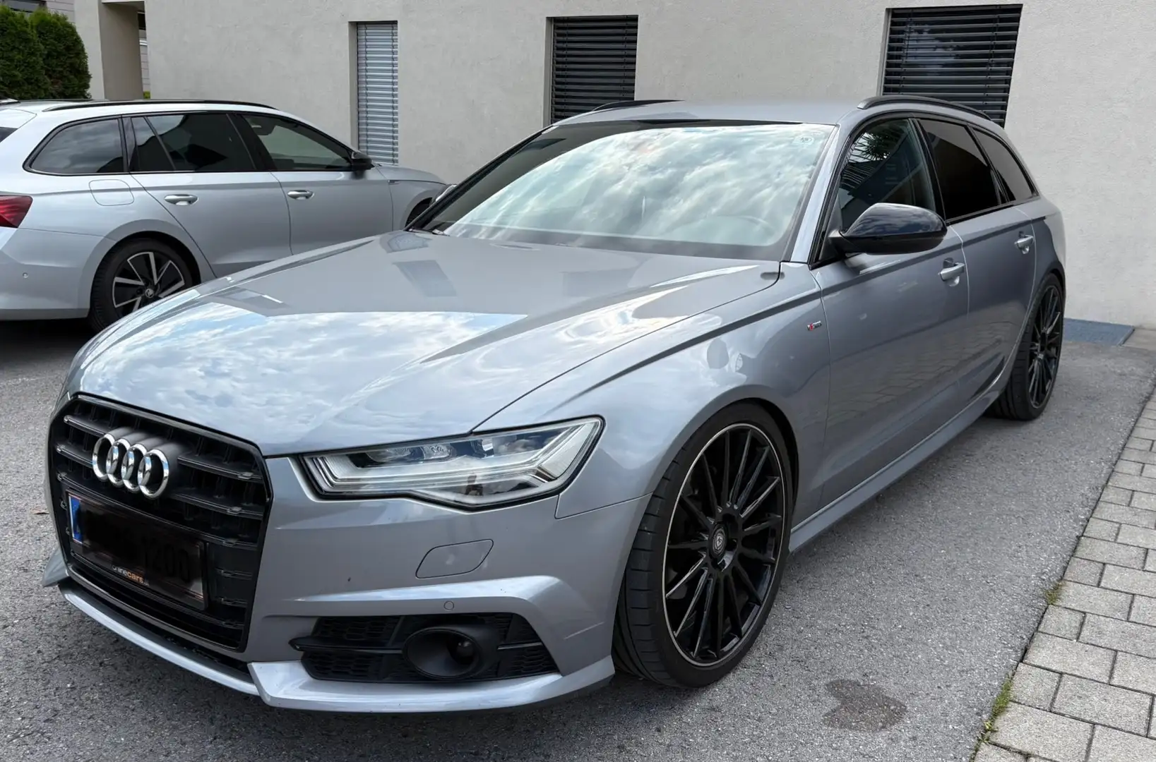 Audi A6 Avant 2,0 TDI ultra S-tronic Grau - 1
