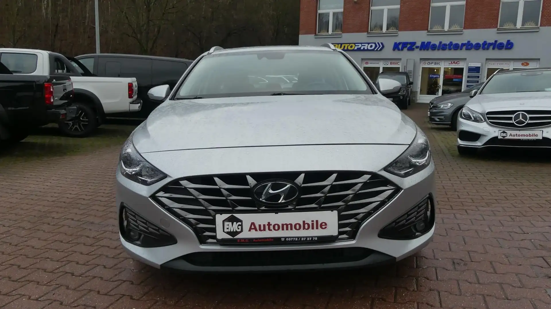 Hyundai i30 Kombi*Autom*SHZ*Lenkradheizung*Kamera*DAB*BT Silber - 2