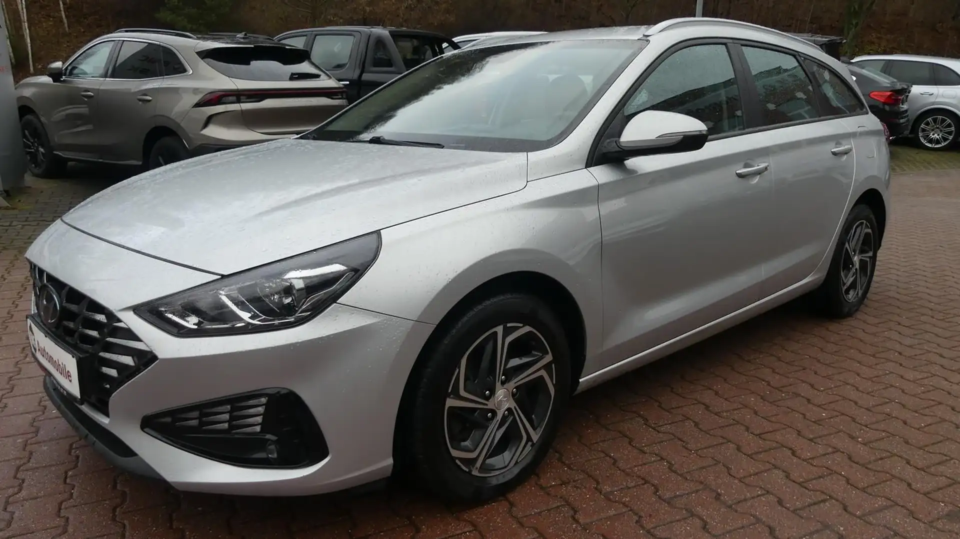 Hyundai i30 Kombi*Autom*SHZ*Lenkradheizung*Kamera*DAB*BT Silber - 1