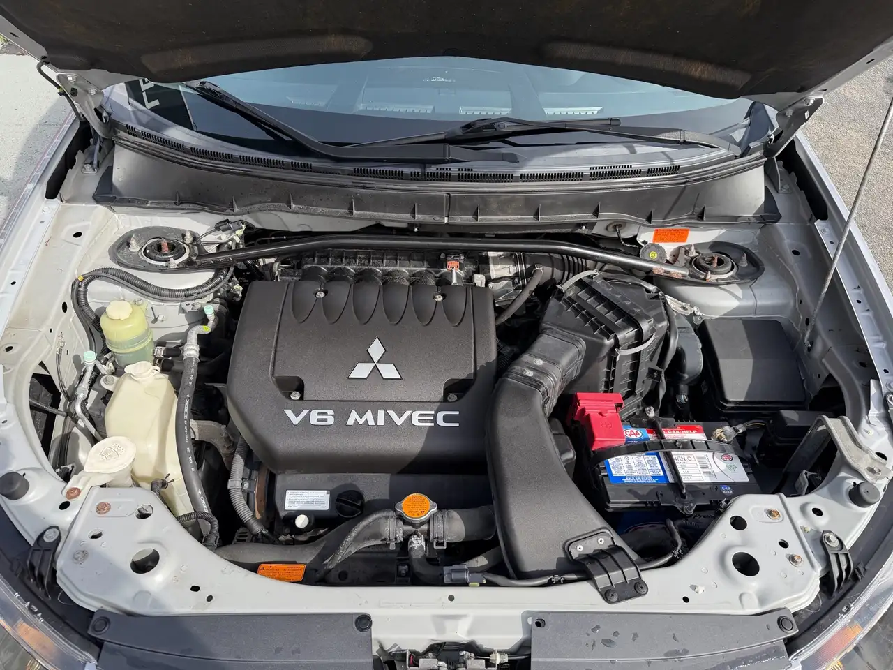 Mitsubishi Outlander снимка Mitsubishi Outlander