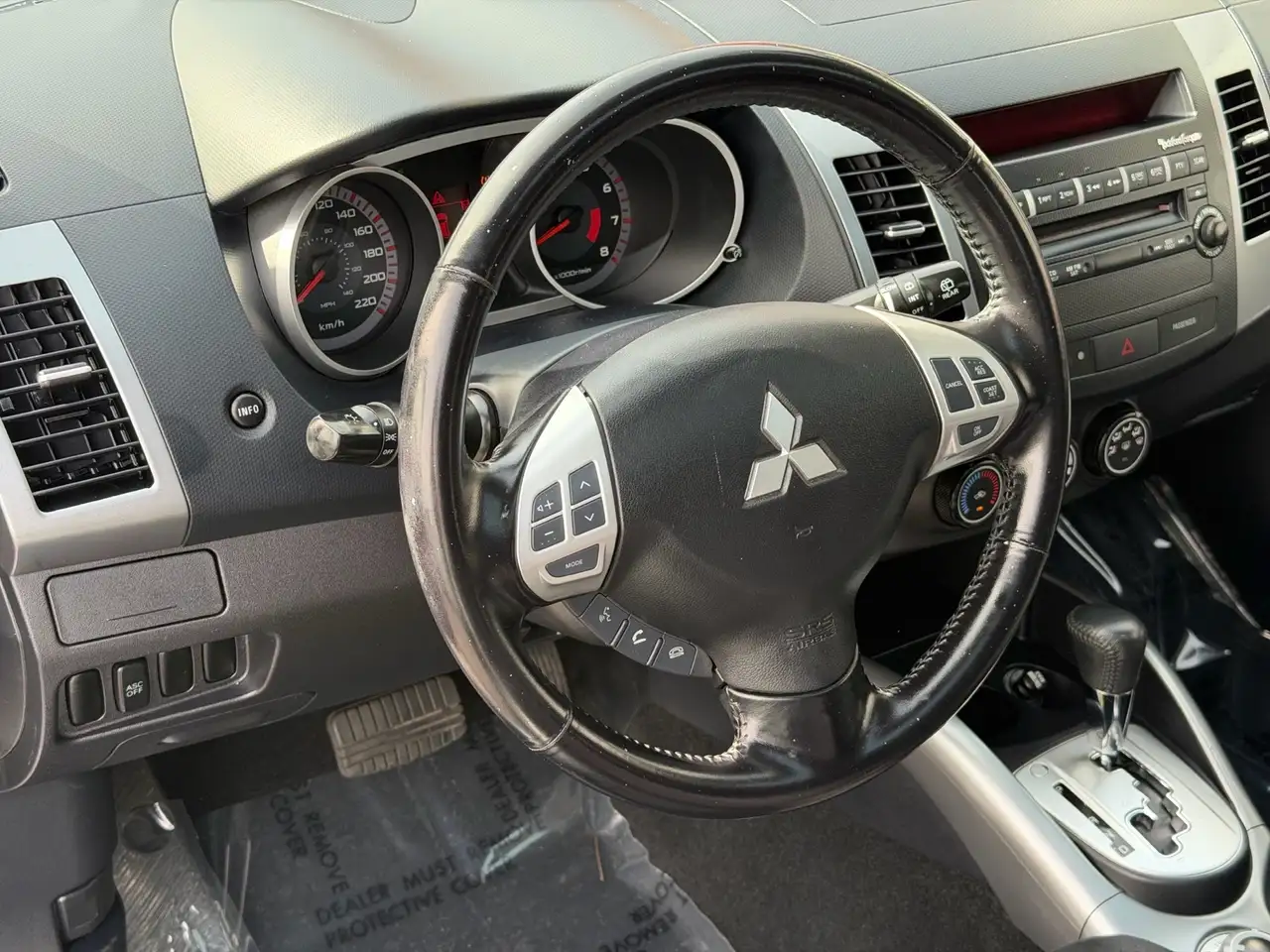Mitsubishi Outlander снимка Mitsubishi Outlander