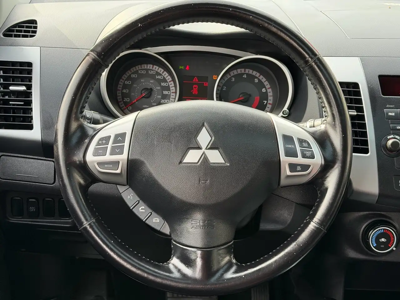 Mitsubishi Outlander снимка Mitsubishi Outlander