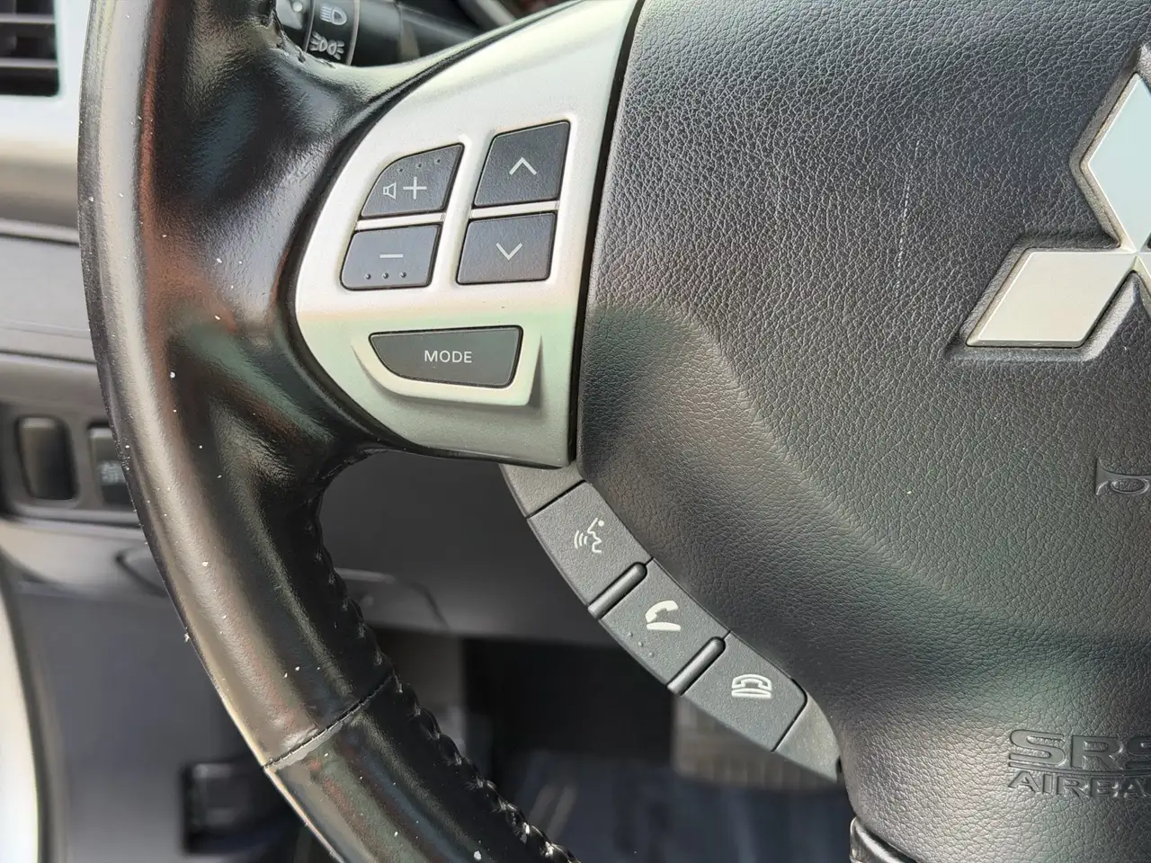 Mitsubishi Outlander снимка Mitsubishi Outlander