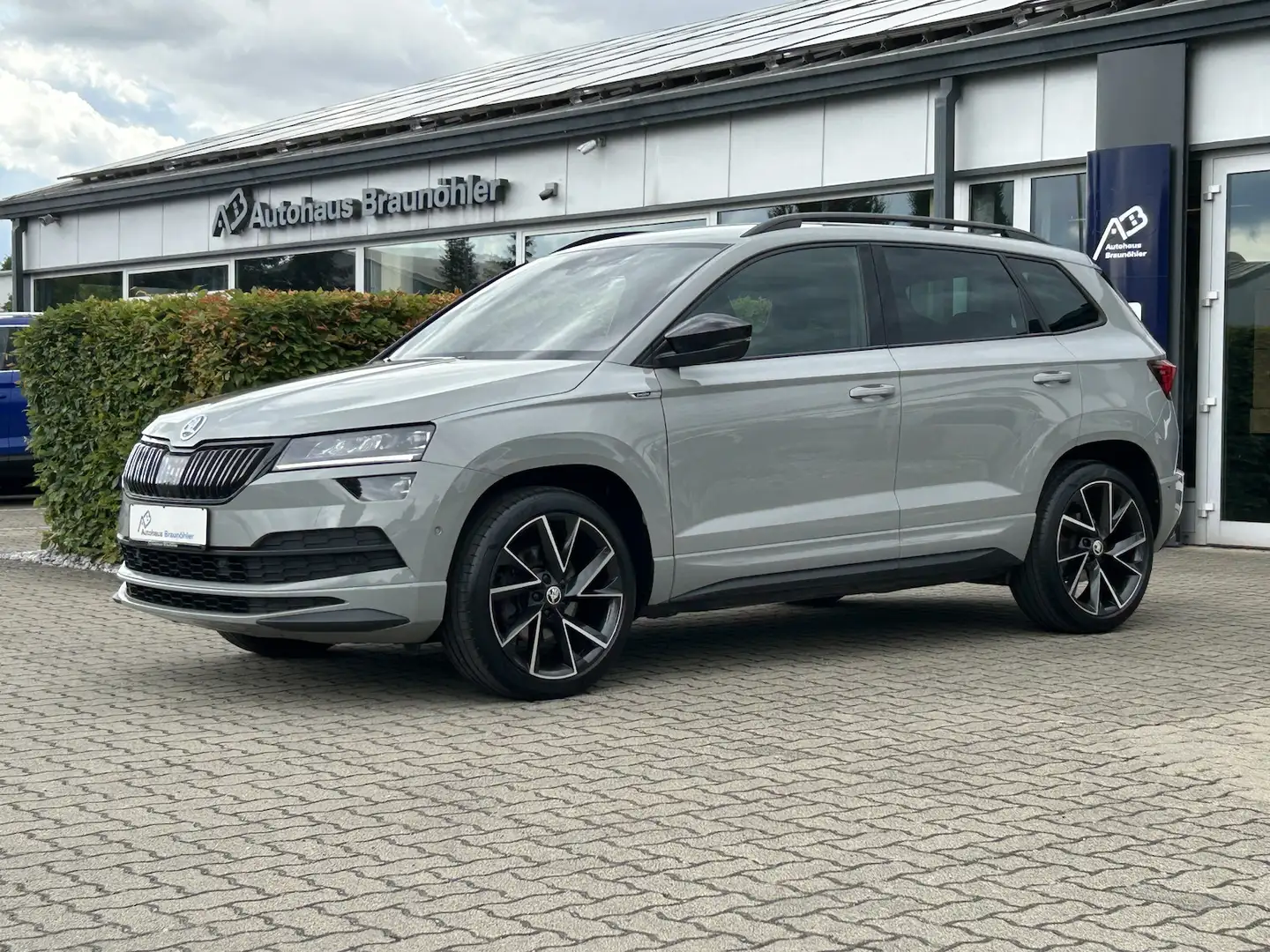 Skoda Karoq Sportline 4x4 2.0 TDI DSG*AHK*ACC* Gris - 2