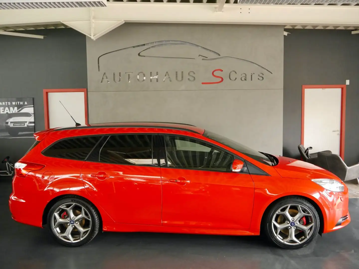 Ford Focus Turnier ST*Navi*Xenon*Recaro* Rot - 1