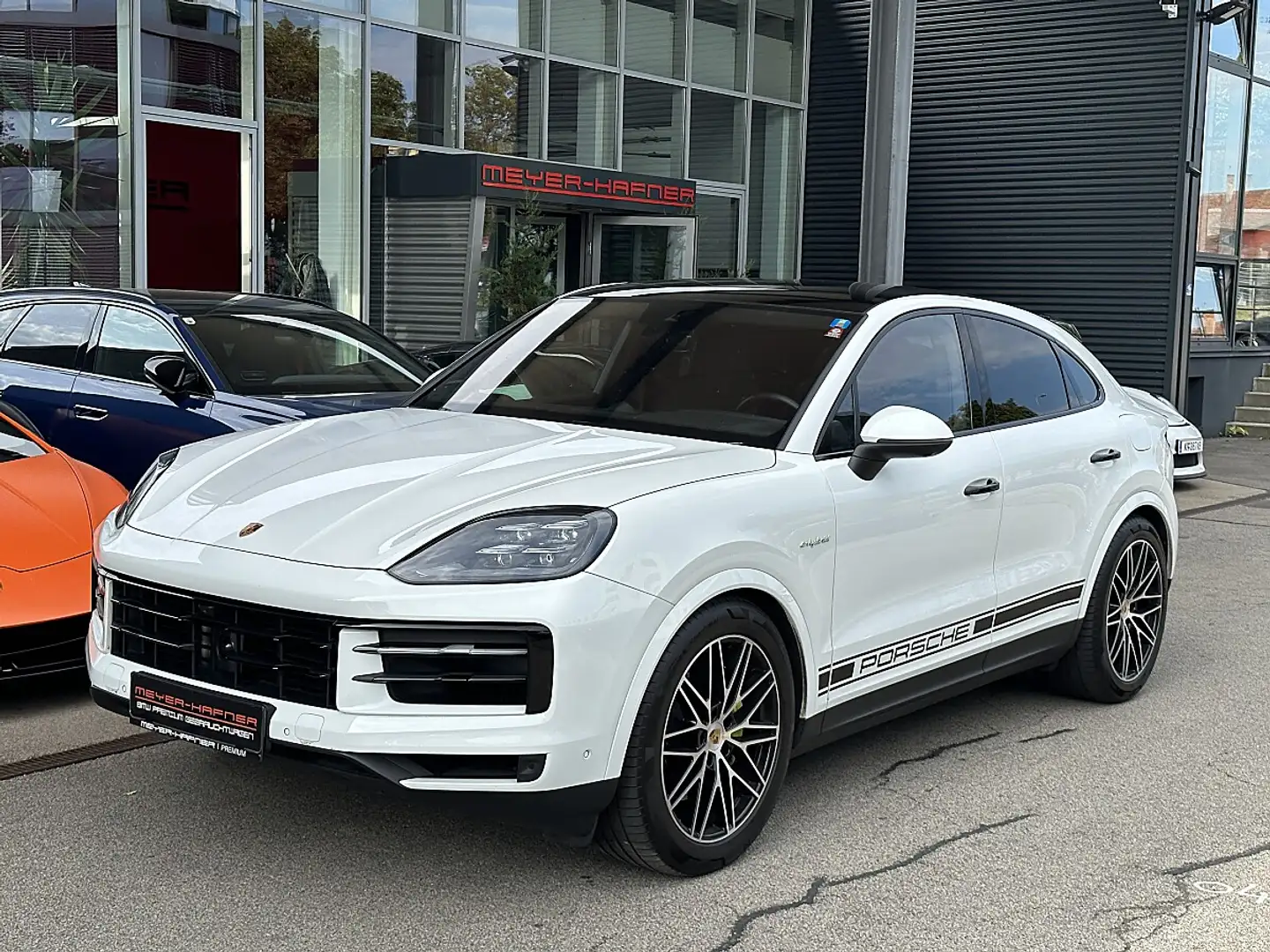 Porsche Cayenne Coupe III E-Hybrid PHEV 21,8 kWh Aut. / AHK / P... Weiß - 1