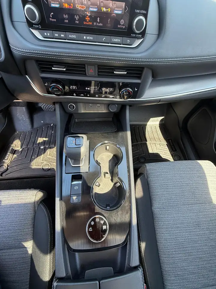 Nissan Rogue снимка Nissan Rogue