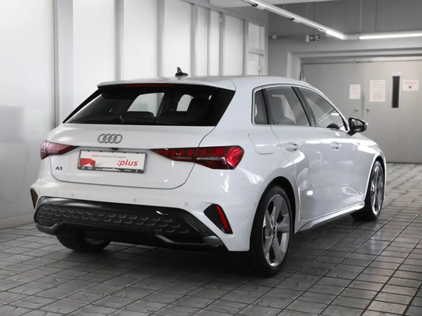 Audi A3 Sportback 35 TFSI S line Matrix LED Pano SONOS ... Weiß - 2