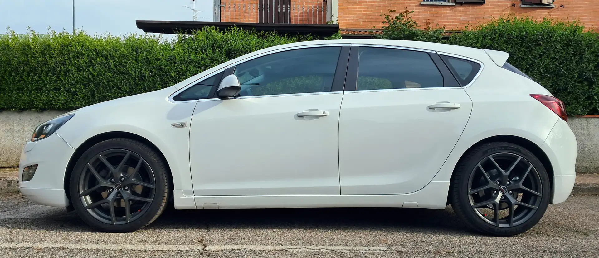 Opel Astra Astra 5p 2.0 cdti Cosmo S 165cv CAMBIO AUTOMATICO Bianco - 1