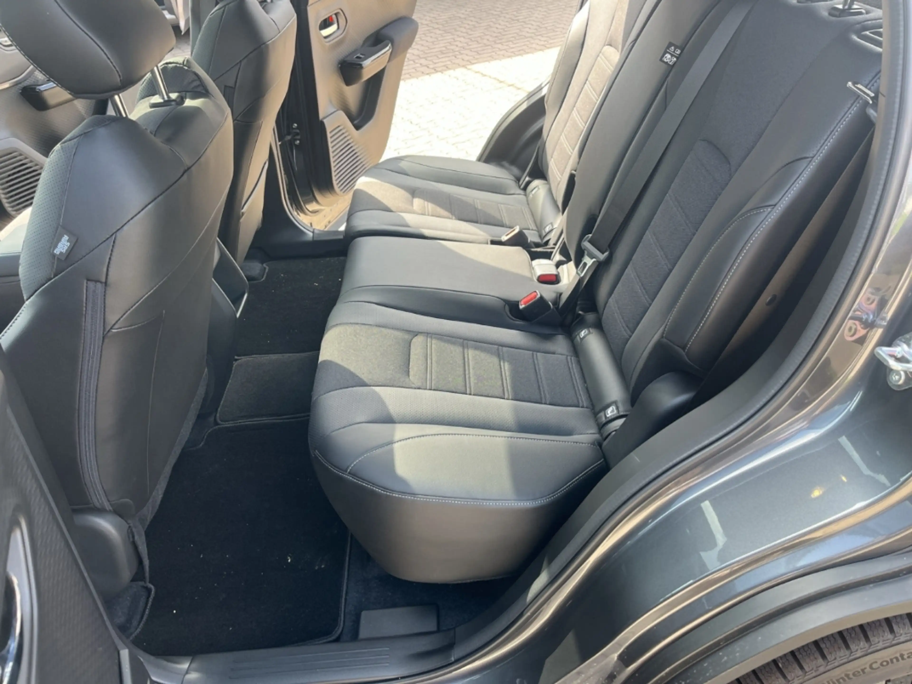 Toyota Urban Cruiser 128 kW FWD Lounge 61 kw/h ACC RFK SHZ LHZ DAB — photo 8