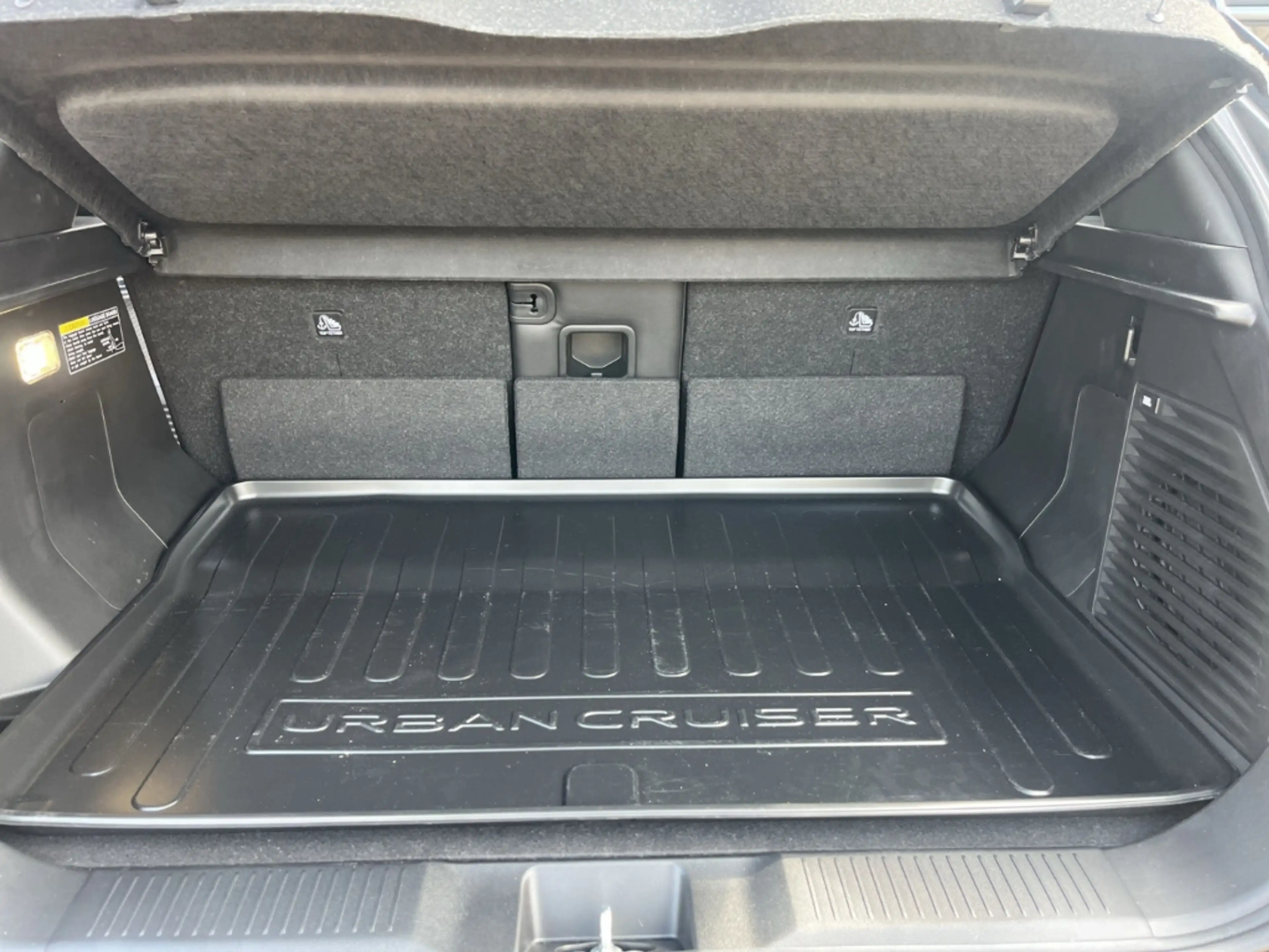 Toyota Urban Cruiser 128 kW FWD Lounge 61 kw/h ACC RFK SHZ LHZ DAB — photo 7