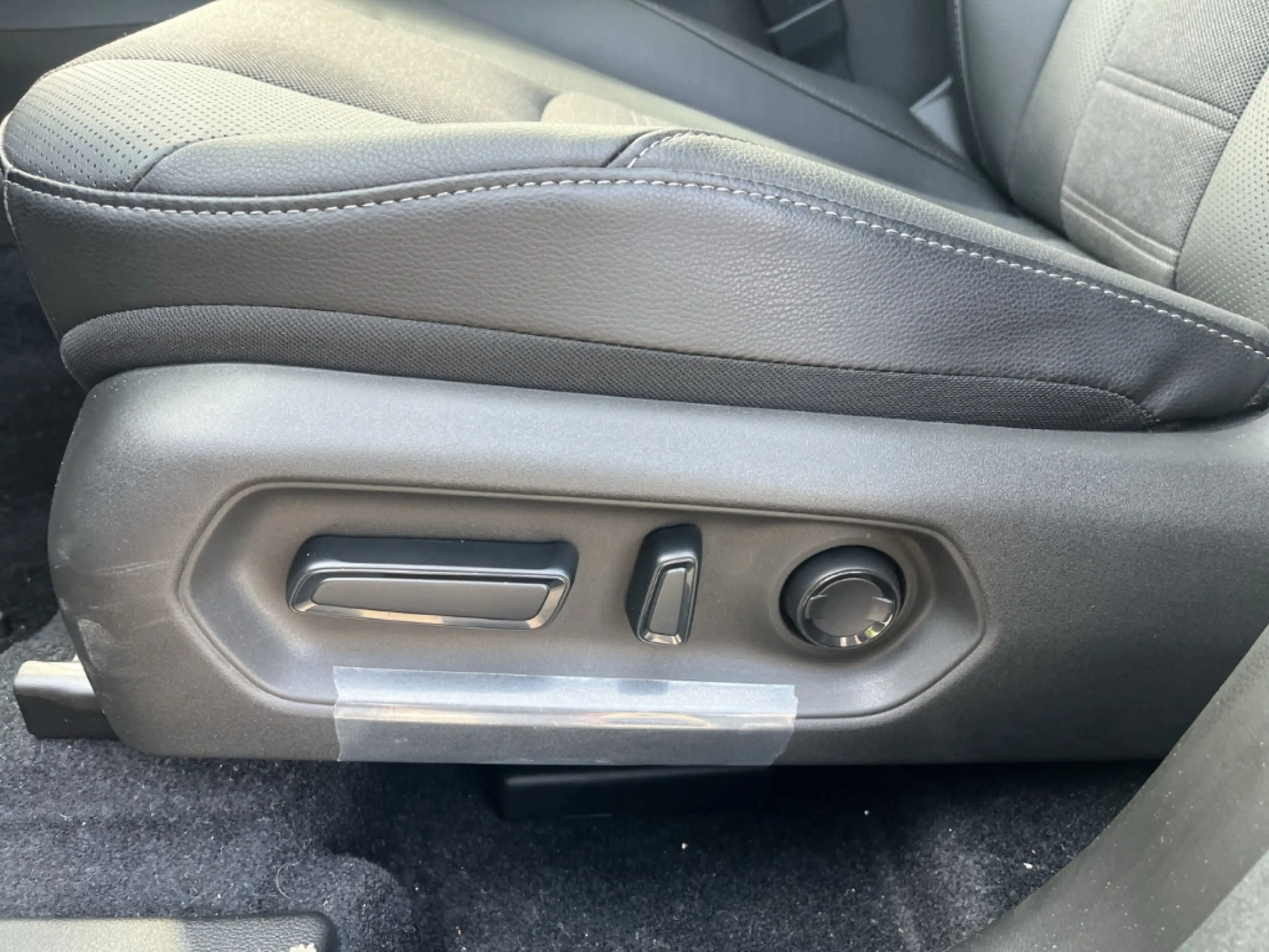Toyota Urban Cruiser 128 kW FWD Lounge 61 kw/h ACC RFK SHZ LHZ DAB — photo 13
