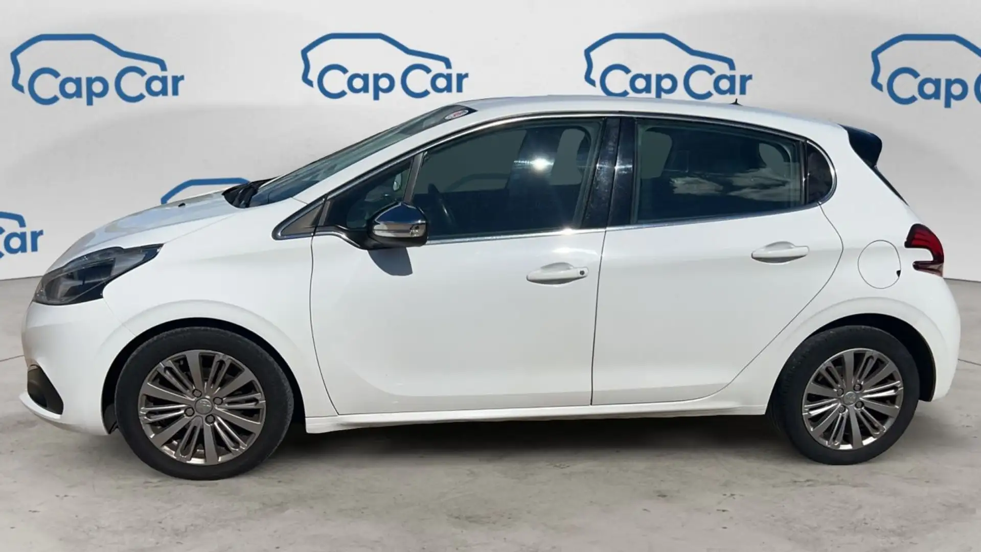 Peugeot 208 1.6 BlueHdi 100 Allure Business Blanc - 2