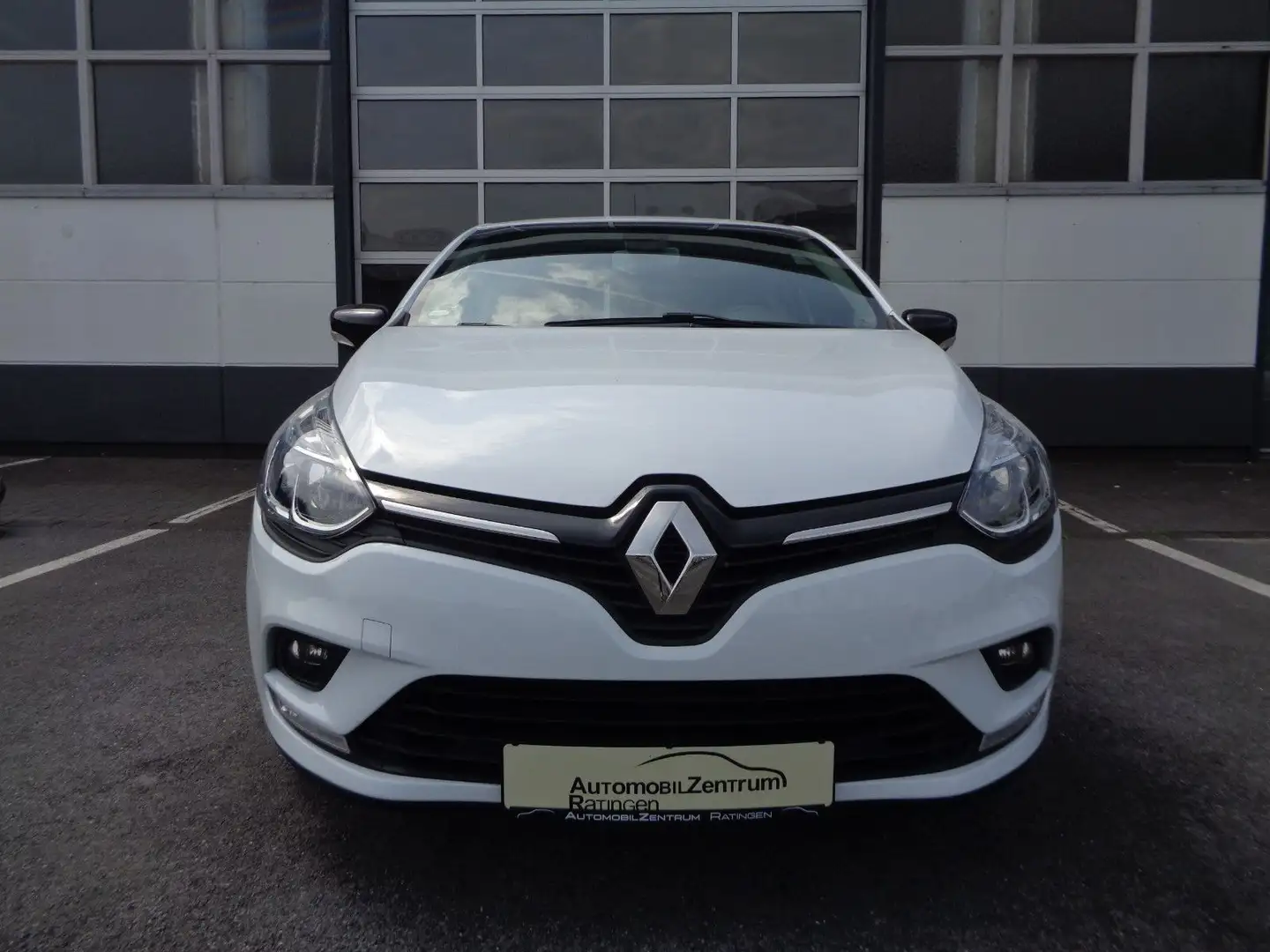 Renault Clio IV 0.9 Limited 1.HAND*NAVI*PDC*8-FACH*90PS Weiß - 2