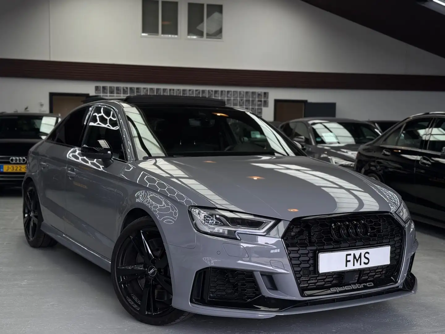 Audi RS3 Limousine 2.5 TFSI Quattro Nardo Grey Panorama Grijs - 1