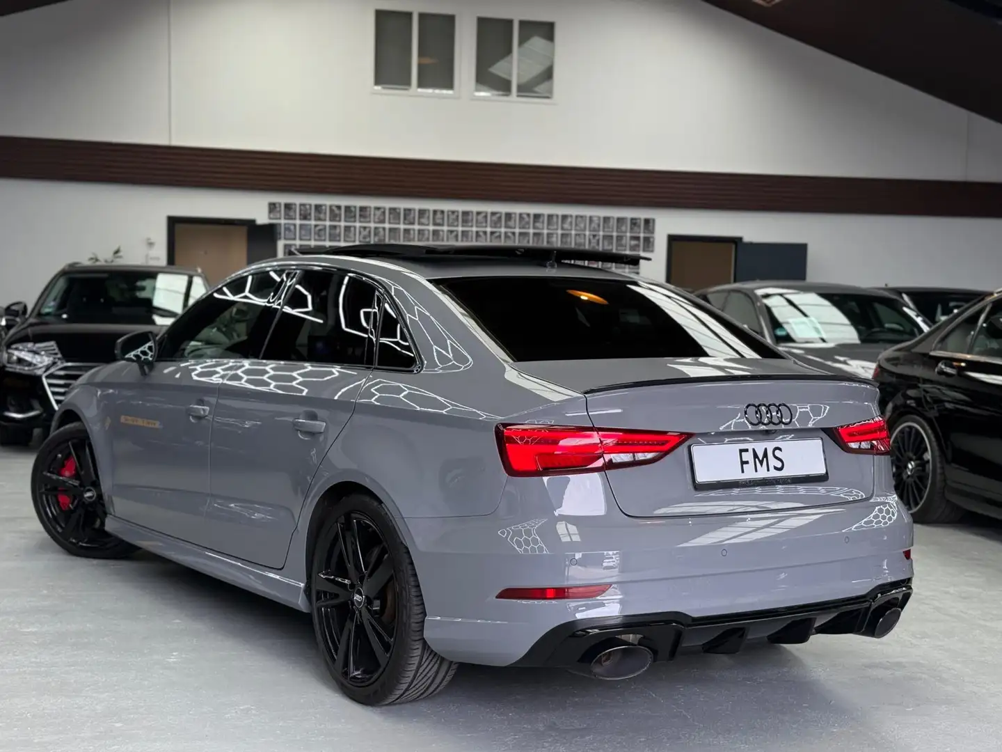 Audi RS3 Limousine 2.5 TFSI Quattro Nardo Grey Panorama Grijs - 2