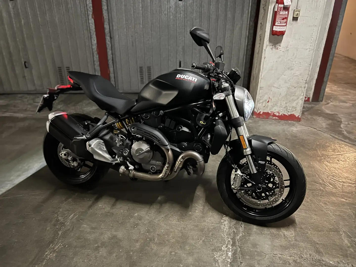 Ducati Monster 821 STEALTH Negru - 1