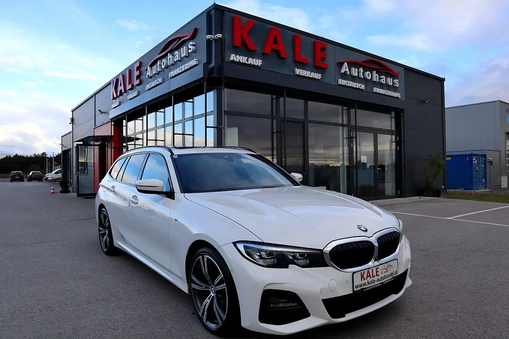 BMW 320 d Touring Aut. *M-Paket*1.Besitz*Panoramadach* Weiß - 1