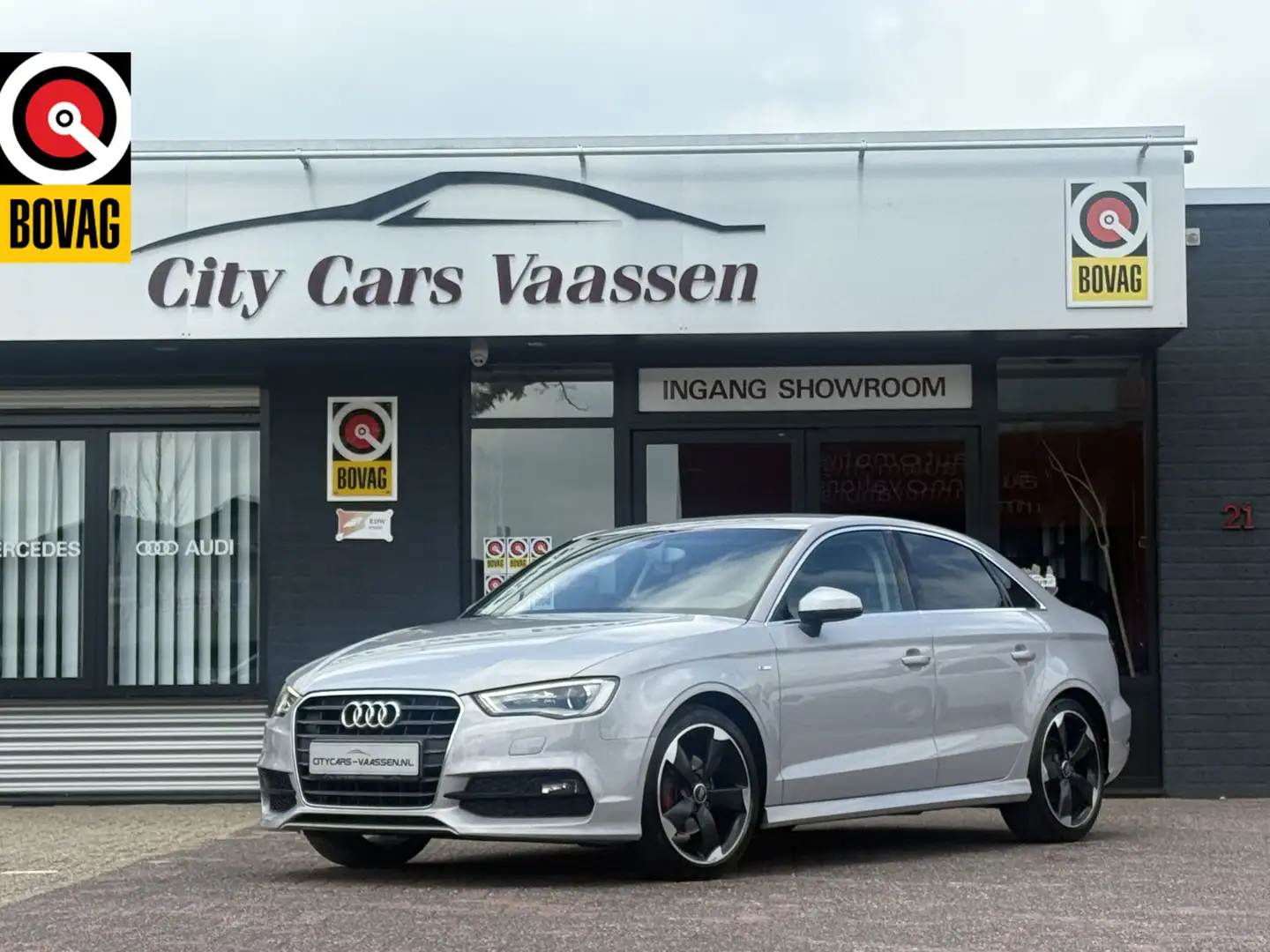 Audi A3 Limousine 1.4 TFSI CoD Ambition Pro Line S 150 pk Grijs - 1