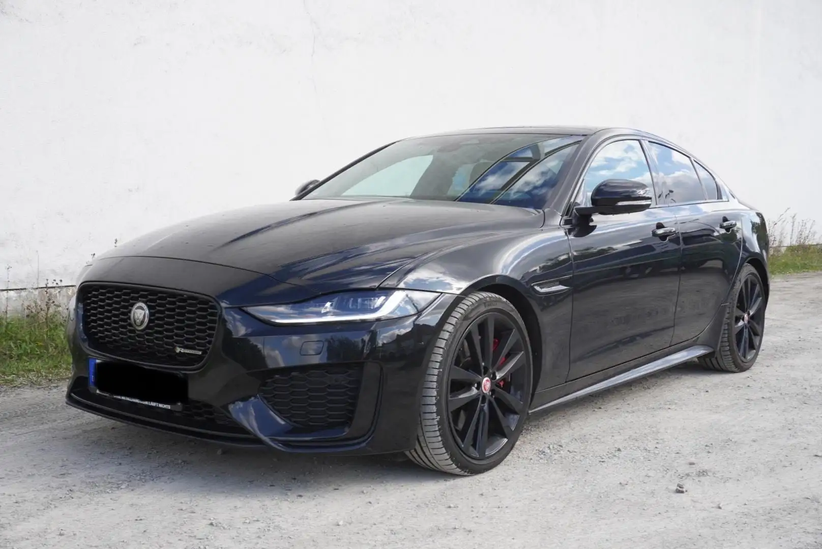 Jaguar XE D200 Aut. R-Dynamic Black Schwarz - 2