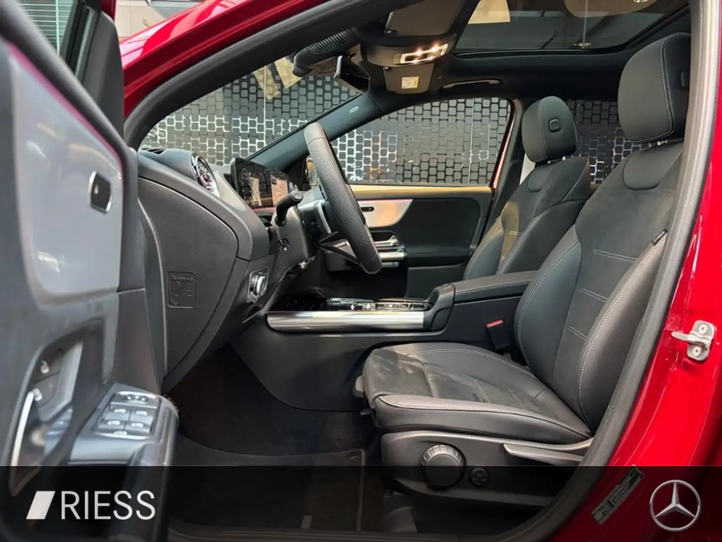 Mercedes-Benz GLA 200 AHK AUT DynLicht Fernlichtass. Kam. LED Rot - 2