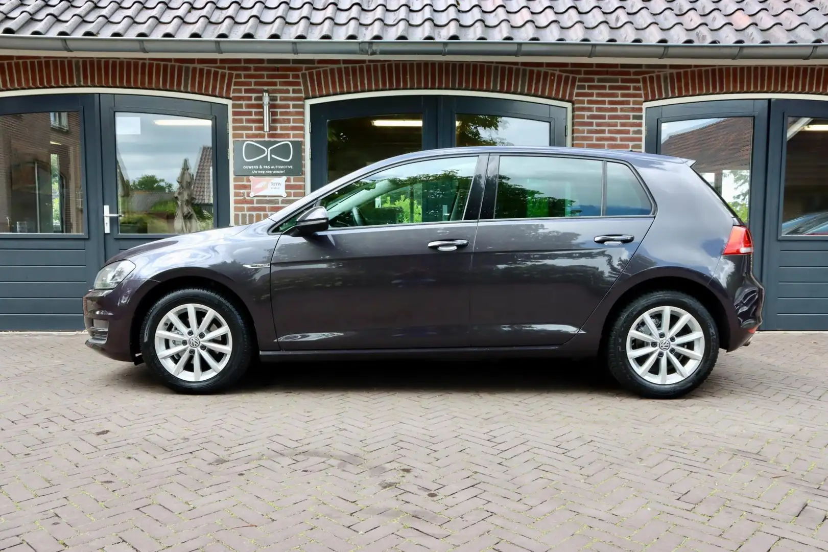 Volkswagen Golf 1.2 TSI Business Edition | XENON | CRUISE | STUURW Mauve - 2
