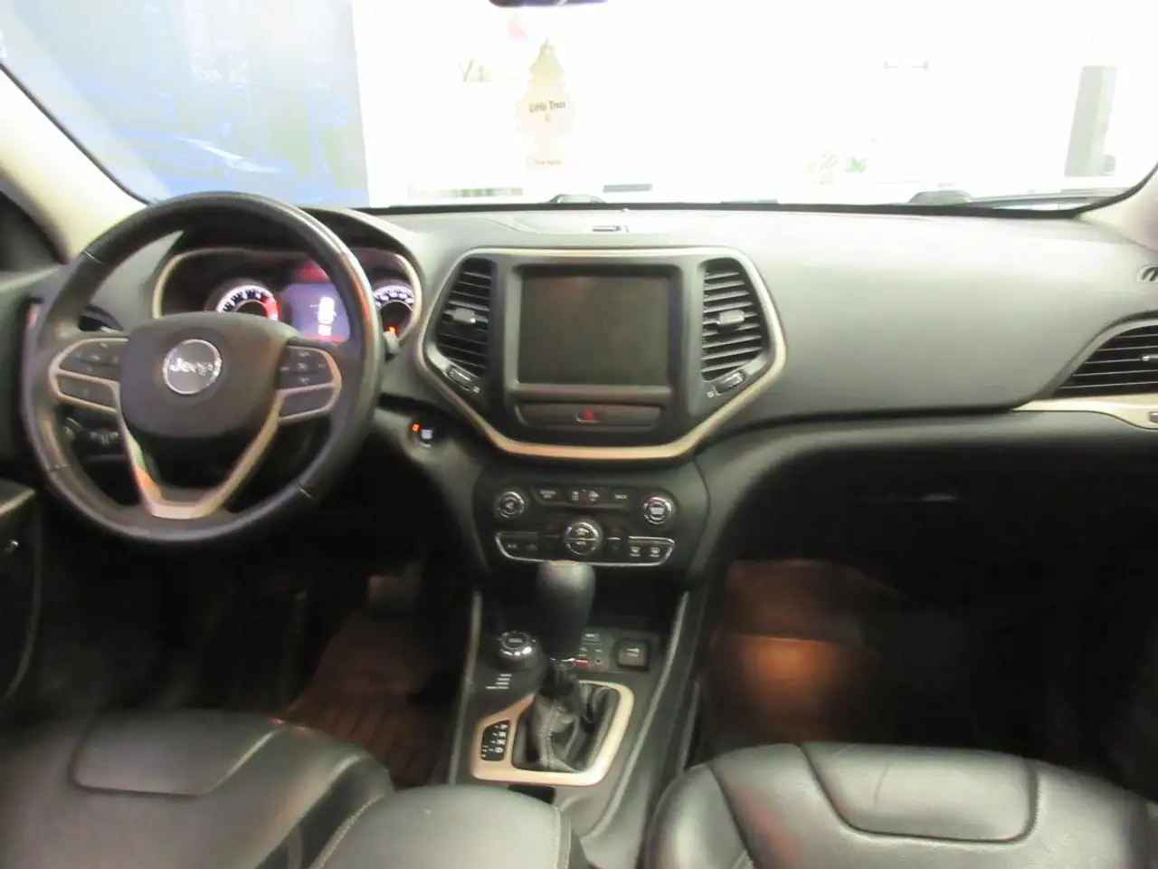 Jeep Cherokee снимка Jeep Cherokee
