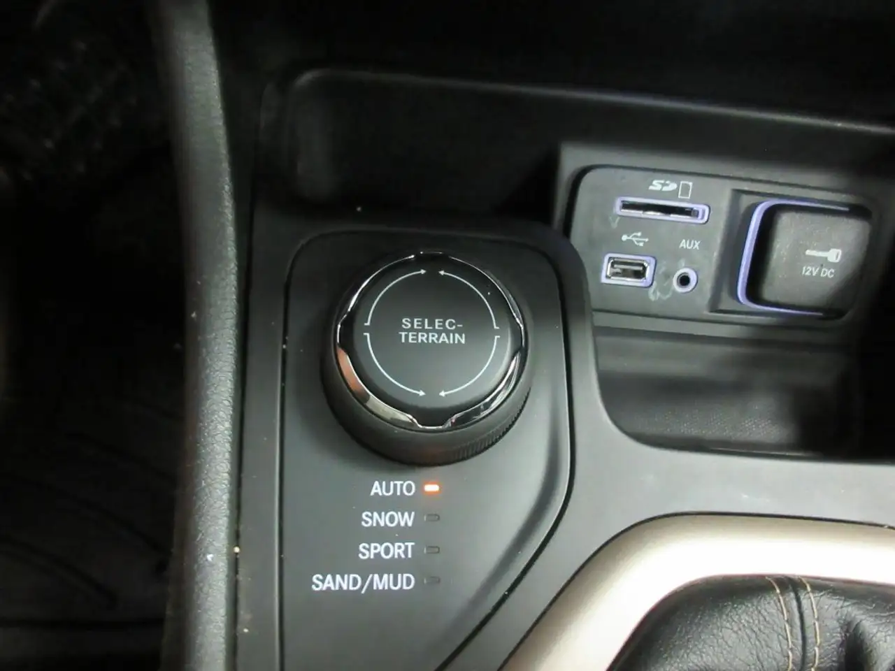 Jeep Cherokee снимка Jeep Cherokee