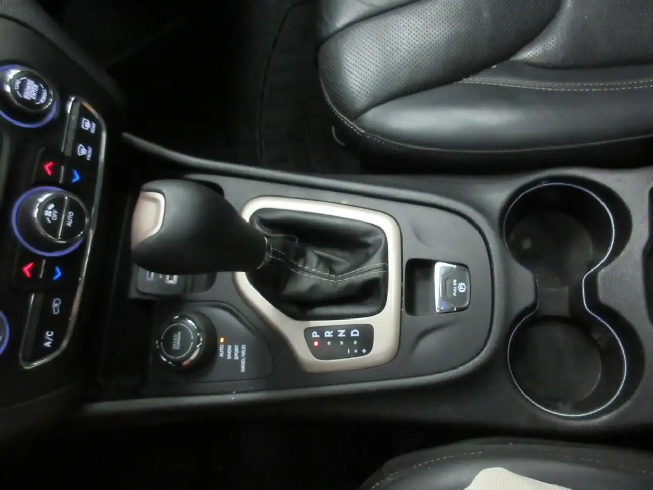 Jeep Cherokee снимка Jeep Cherokee