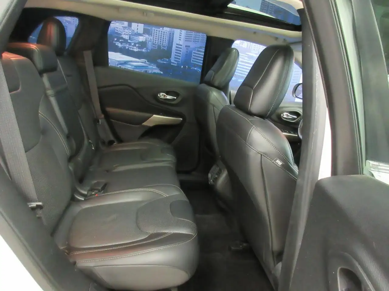 Jeep Cherokee снимка Jeep Cherokee