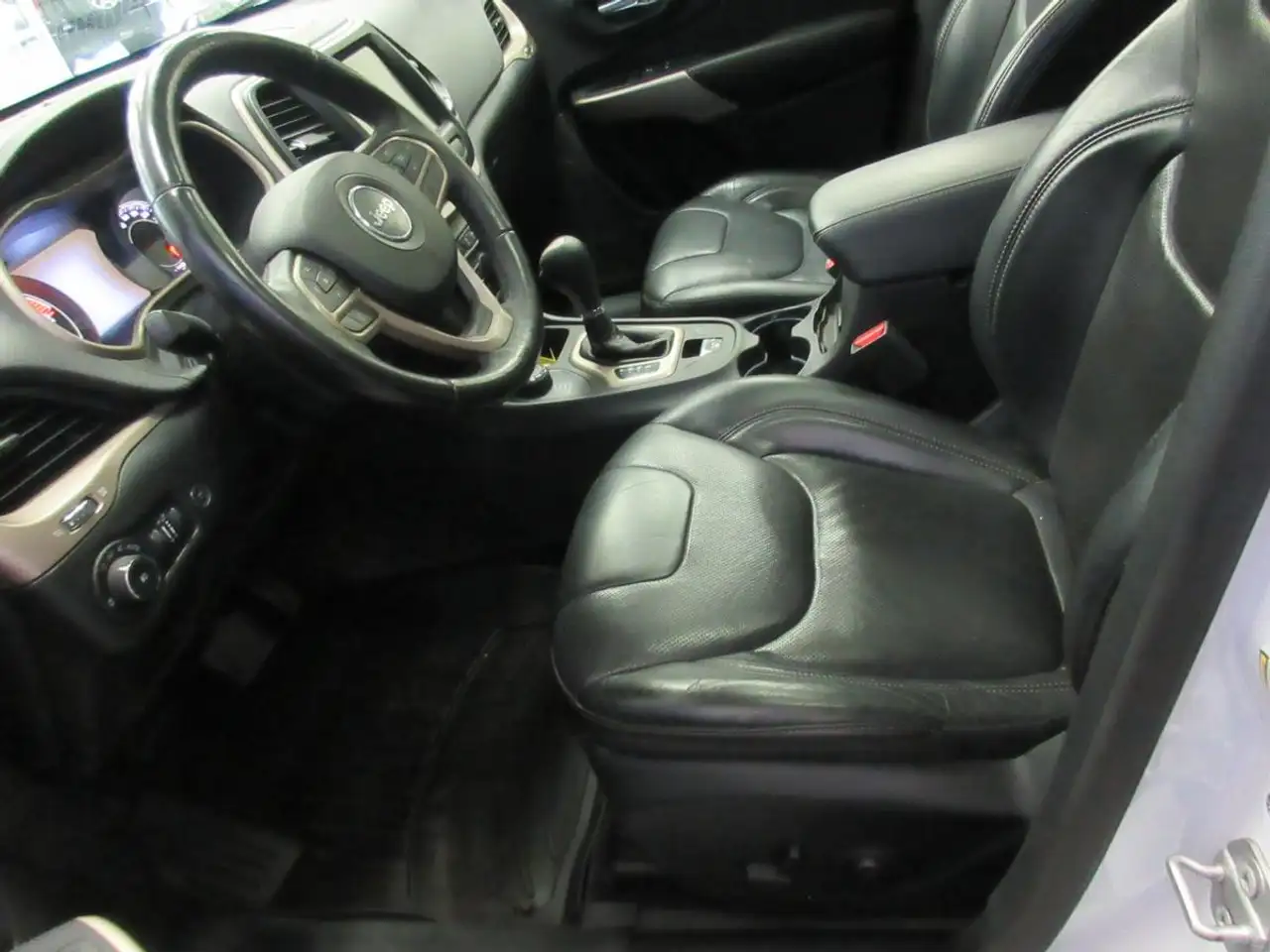 Jeep Cherokee снимка Jeep Cherokee