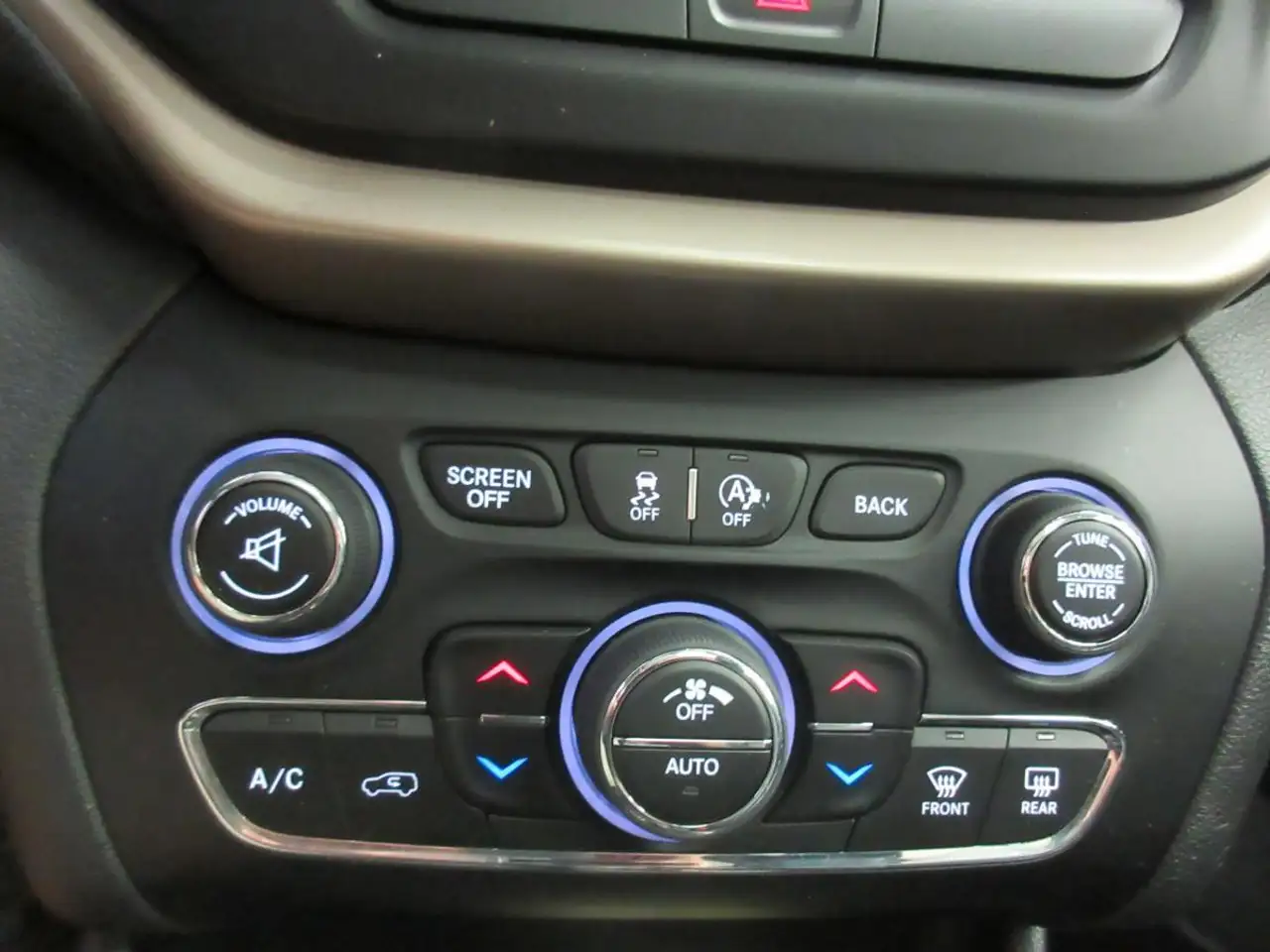 Jeep Cherokee снимка Jeep Cherokee