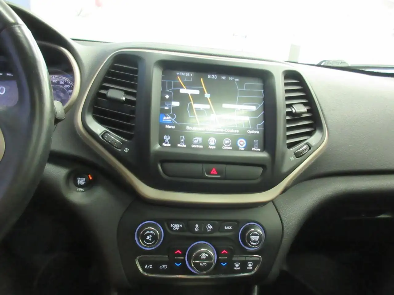 Jeep Cherokee снимка Jeep Cherokee