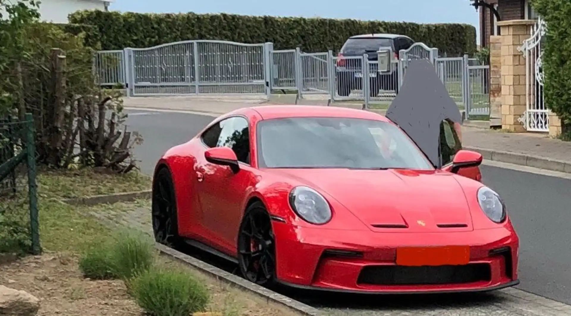 Porsche 992 GT3 Touring Paket Rot - 2