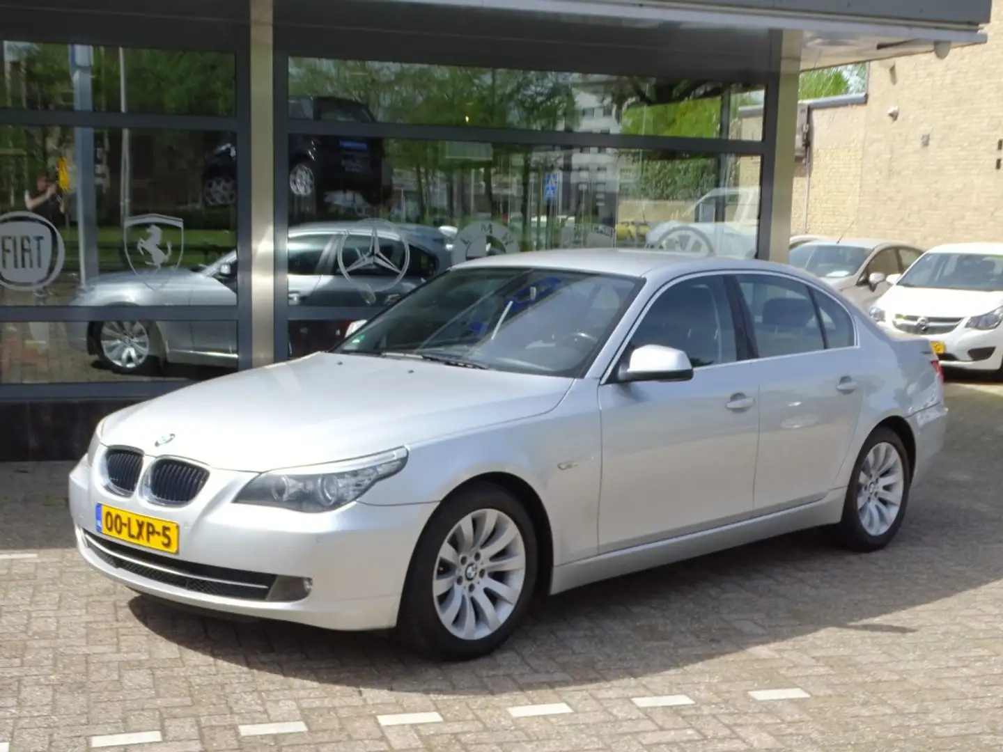 BMW 520 520I CORPORATE LEASE BUSINESS LINE EDITION I Grijs - 2