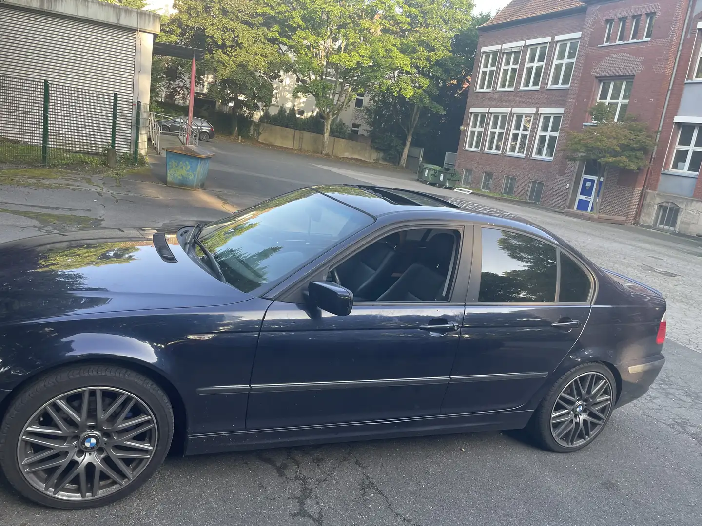 BMW 325 325xi - 1