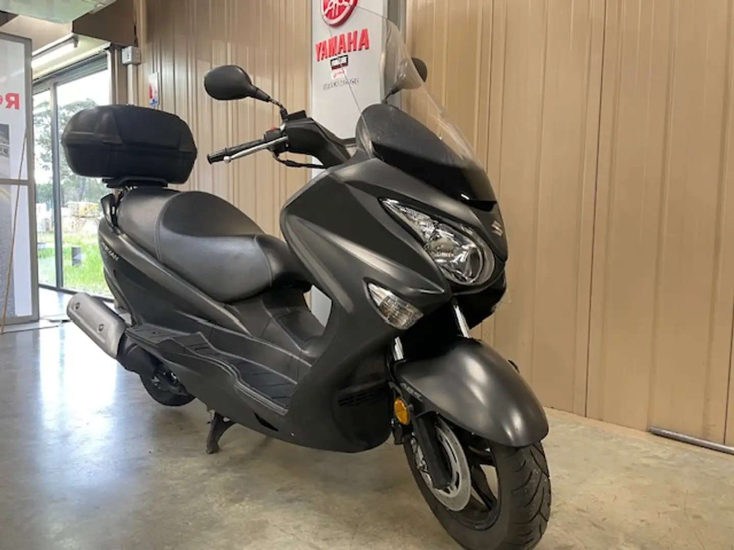 Suzuki Burgman 125 Negro - 1